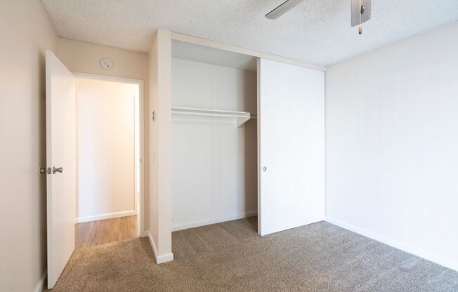 2 beds, 1 bath, 896 sqft, $2,395, Unit B-34