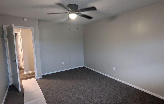 3 beds, 1 bath, 1,100 sqft, $1,050, Unit Unit 10