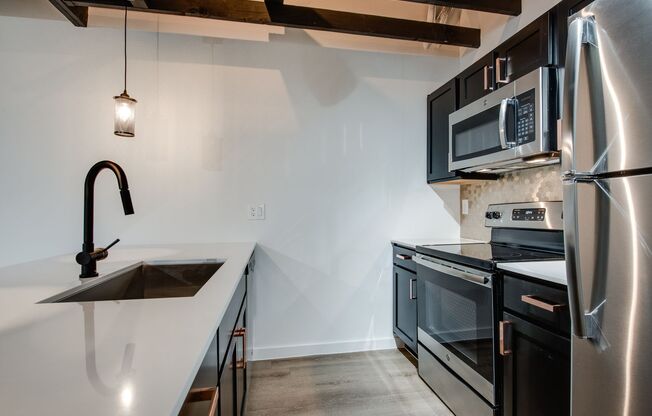 1 bed, 1 bath, 698 sqft, $1,323, Unit 1203