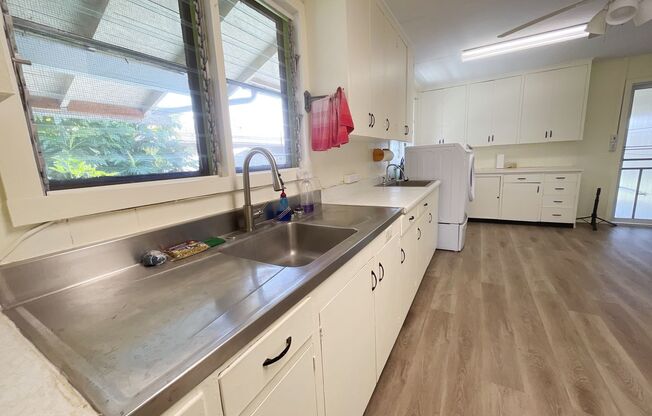 Halawa Heights 3 bedroom, 1 bath Duplex