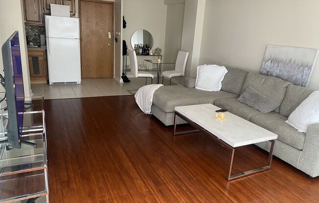 1 bed, 1 bath, 700 sqft, $1,665, Unit 418-0503