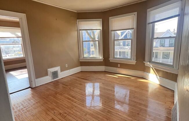 2407-2409 N. Farwell Ave.