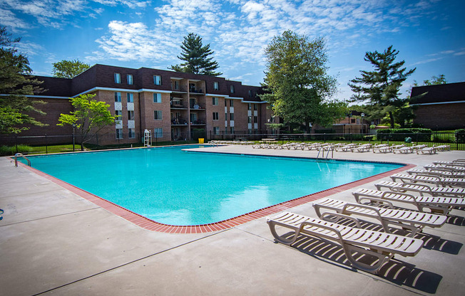 Oakton Park Apartments Pool 04