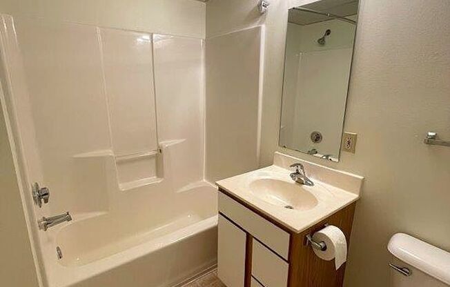 2 beds, 2 baths, 1,025 sqft, $1,900, Unit 504