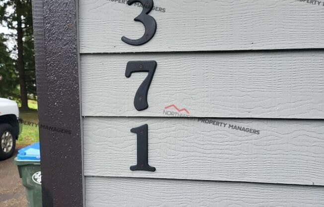 STATUS: AVAILABLE  | R320 | $1895