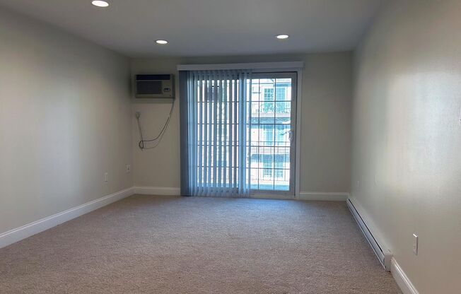 2 beds, 1 bath, 820 sqft, $2,150, Unit C06