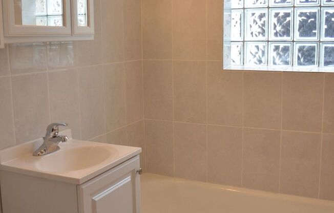 Studio, 1 bath, $1,200, Unit 301