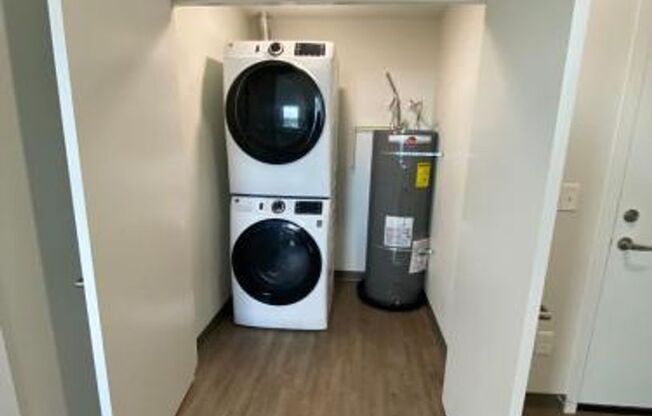 Studio, 1 bath, $1,125, Unit 990-101