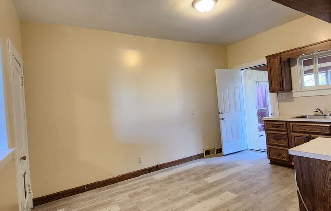 3 beds, 1 bath, $1,300