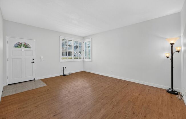Spacious 2 Bed, 2 Bath Condo in Desirable Northwood