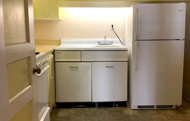 2 beds, 1 bath, 740 sqft, $995, Unit 03