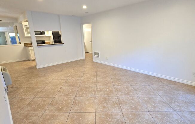 Santa Ana - 1 Bedroom 1 Bath Downstairs Corner Unit with Patio
