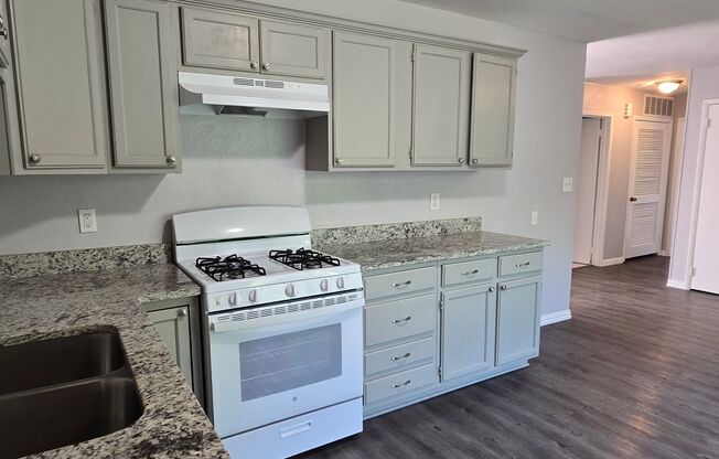 **MOVE IN SPECIAL--$500 RENT CREDIT FOR 2ND MONTH!!** (35% BAC)