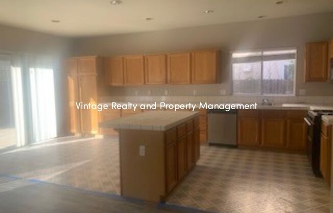 Ready To Go Nice Single Story 4 Bedroom Home!!!