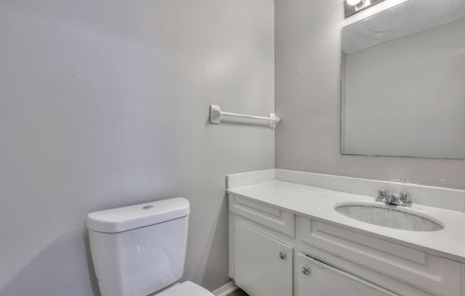 1 bed, 1 bath, 848 sqft, $1,099, Unit J12