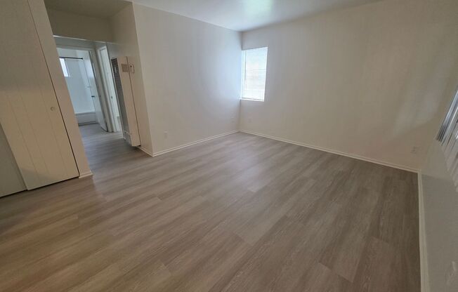 This is a large 2-bdr in a convenient, Freshly painted, updated kitchen counter tops and cabinets