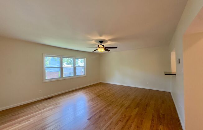 Charming 3 Bedroom/2 Bathroom Townhome in the Forestview Community