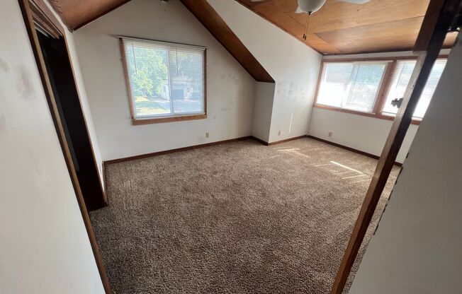 Large 5 bedroom house close to campus for August move-in