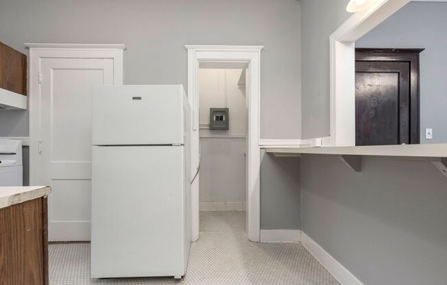 2 beds, 1 bath, $1,100, Unit #41