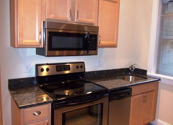 2 beds, 1 bath, 770 sqft, $3,695, Unit 22