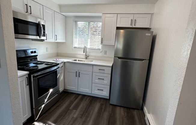 1 bed, 1 bath, 684 sqft, $1,300, Unit 4242-D*