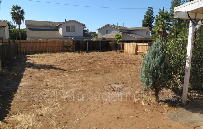 1420 DIAMOND LN