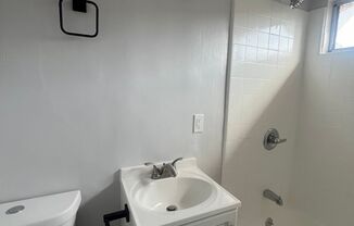 1 bed, 1 bath, $2,000, Unit 09