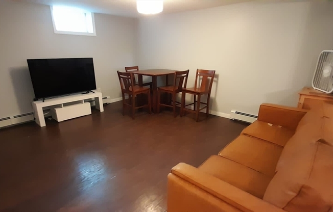 2 beds, 1 bath, 1,000 sqft, $2,600, Unit 1