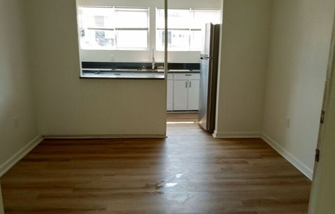 2 beds, 1 bath, 850 sqft, $775, Unit Apt. 33