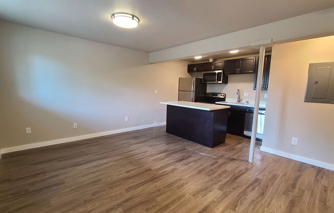 1 bed, 1 bath, 633 sqft, $1,625, Unit 13