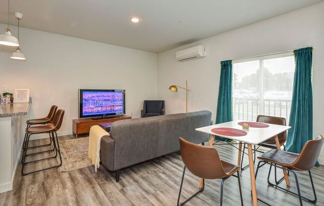 1 bed, 1 bath, 633 sqft, $995, Unit 217