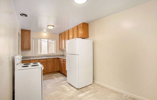 1 bed, 1 bath, $1,850, Unit 643 Beacon St. #2 - LU