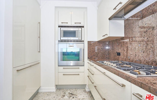 1 bed, 2 baths, 1,000 sqft, $6,195, Unit 31E