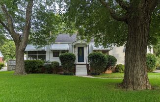 Charming 3 BR only minutes from Downtown Greenville, Furman University and Cherrydale!!