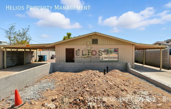 1519 W DESERT CV AVE