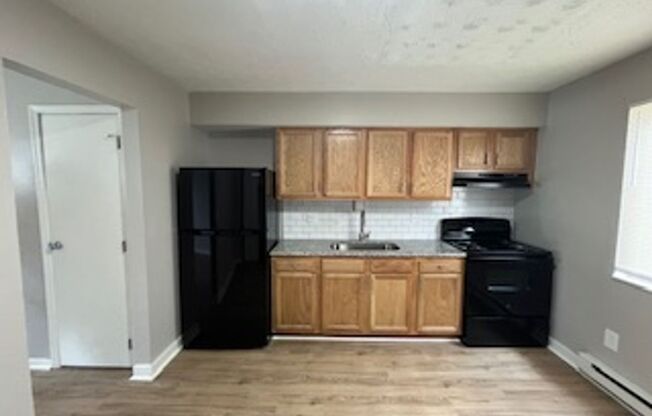 Newly Updated 2 BR/ 1 BA townhome MOVE-IN SPECIAL