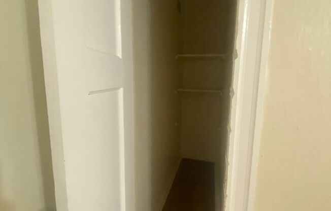 Studio, 1 bath, 385 sqft, $1,049, Unit 207