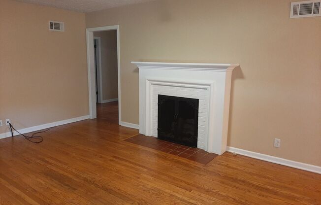 3 beds, 1 bath, $1,095