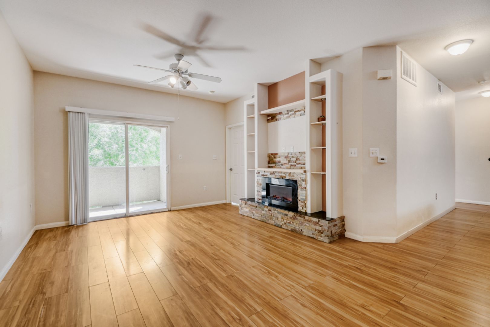 Stylish 3-Bedroom Guard-Gated Condo Near the Las Vegas Strip