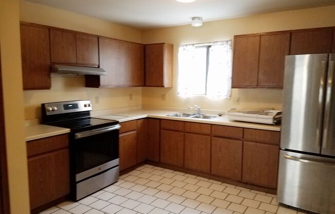 2 beds, 1 bath, $925, Unit 2