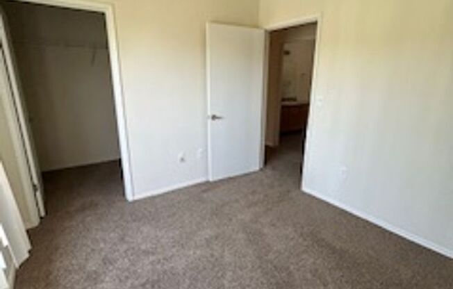 3 beds, 2 baths, 1,132 sqft, $2,050, Unit 3-210