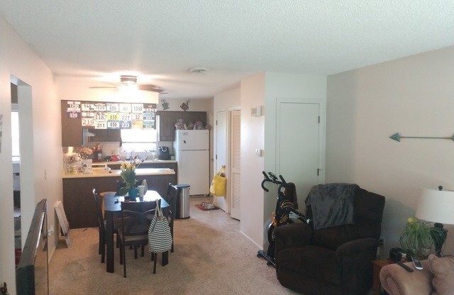 2 Bedroom Duplex located on East Side of MHK!