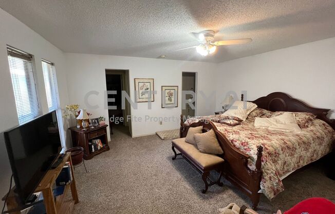 3 beds, 2 baths, $2,600