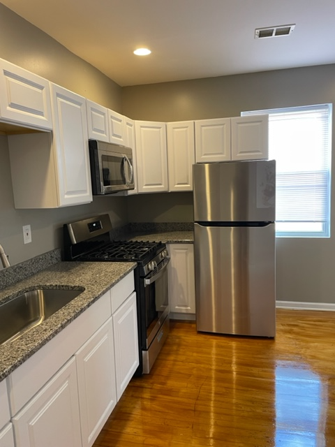 6016 W WABANSIA