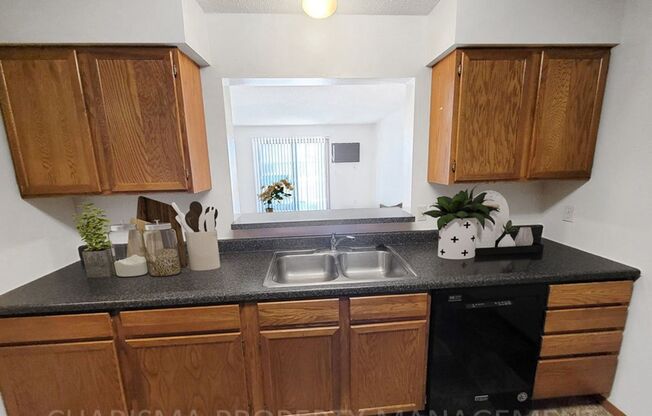 1 bed, 1 bath, 650 sqft, $849, Unit 1020 Southland Lane #06