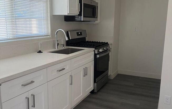 1 bed, 1 bath, $1,650, Unit 2301 1/2