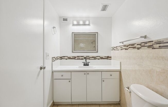 2 beds, 2 baths, 1,110 sqft, $2,300, Unit 211S