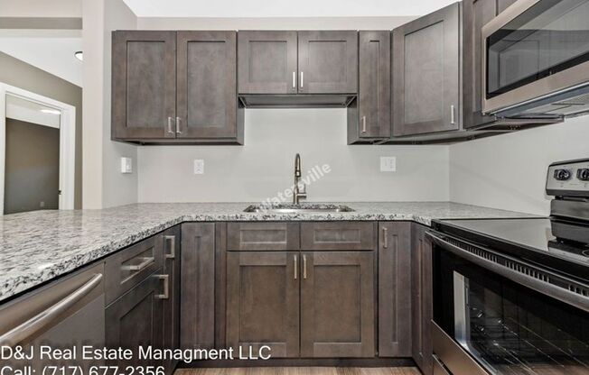 2 beds, 1 bath, 900 sqft, $1,695, Unit Apartment 9