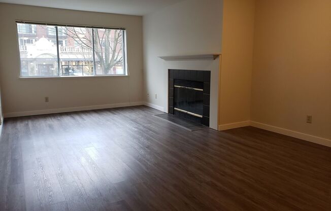 1 bed, 1 bath, 719 sqft, $1,975, Unit 216
