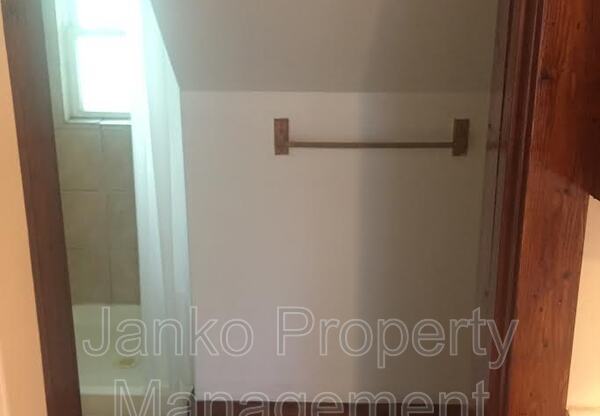 2855 E 82nd St, Chicago IL